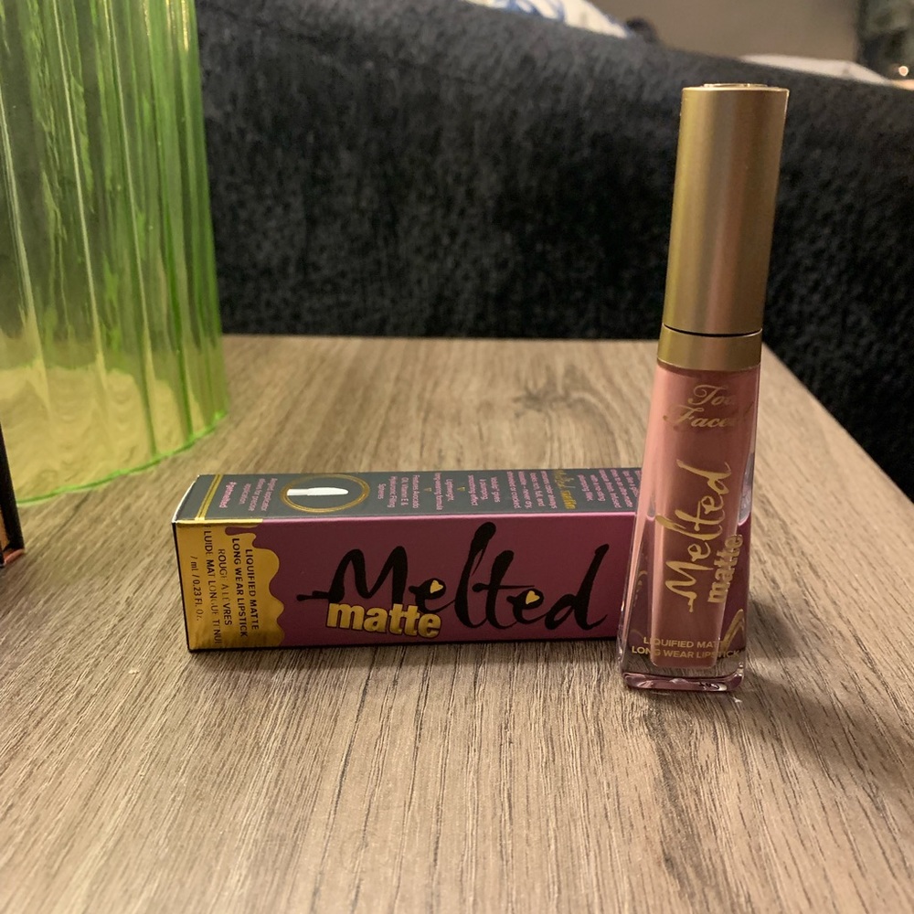 Two face melted Matt long wear lipstick